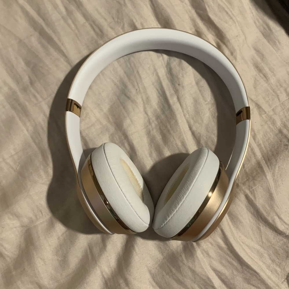 Beats solo wireless headphones